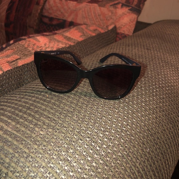 Black Gucci Sunglasses (no case) - Picture 1 of 4